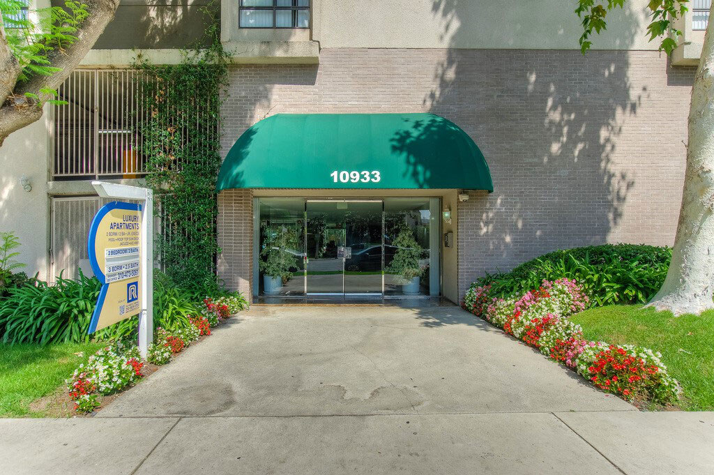 10933 Rochester Apartments Amenities