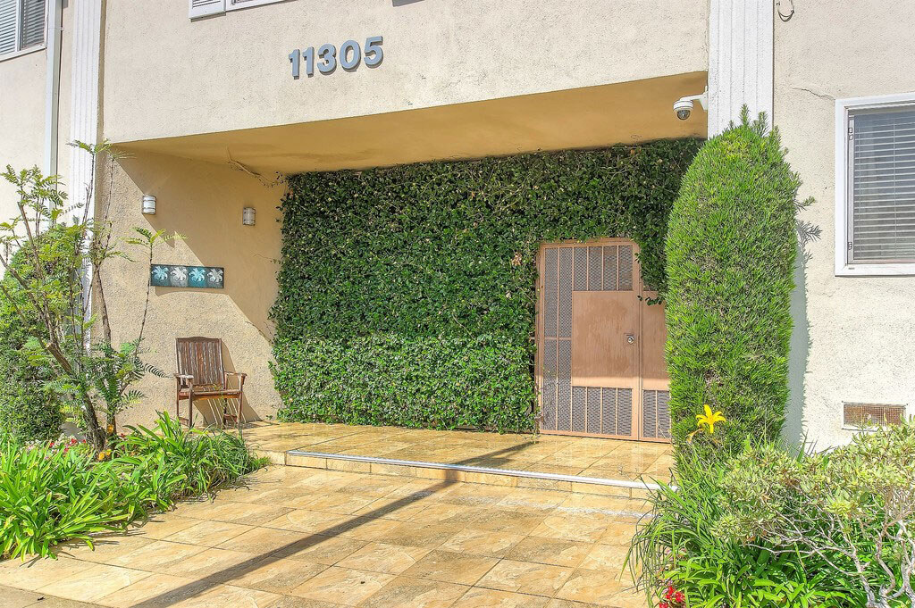 11305 Graham Apartments Exterior