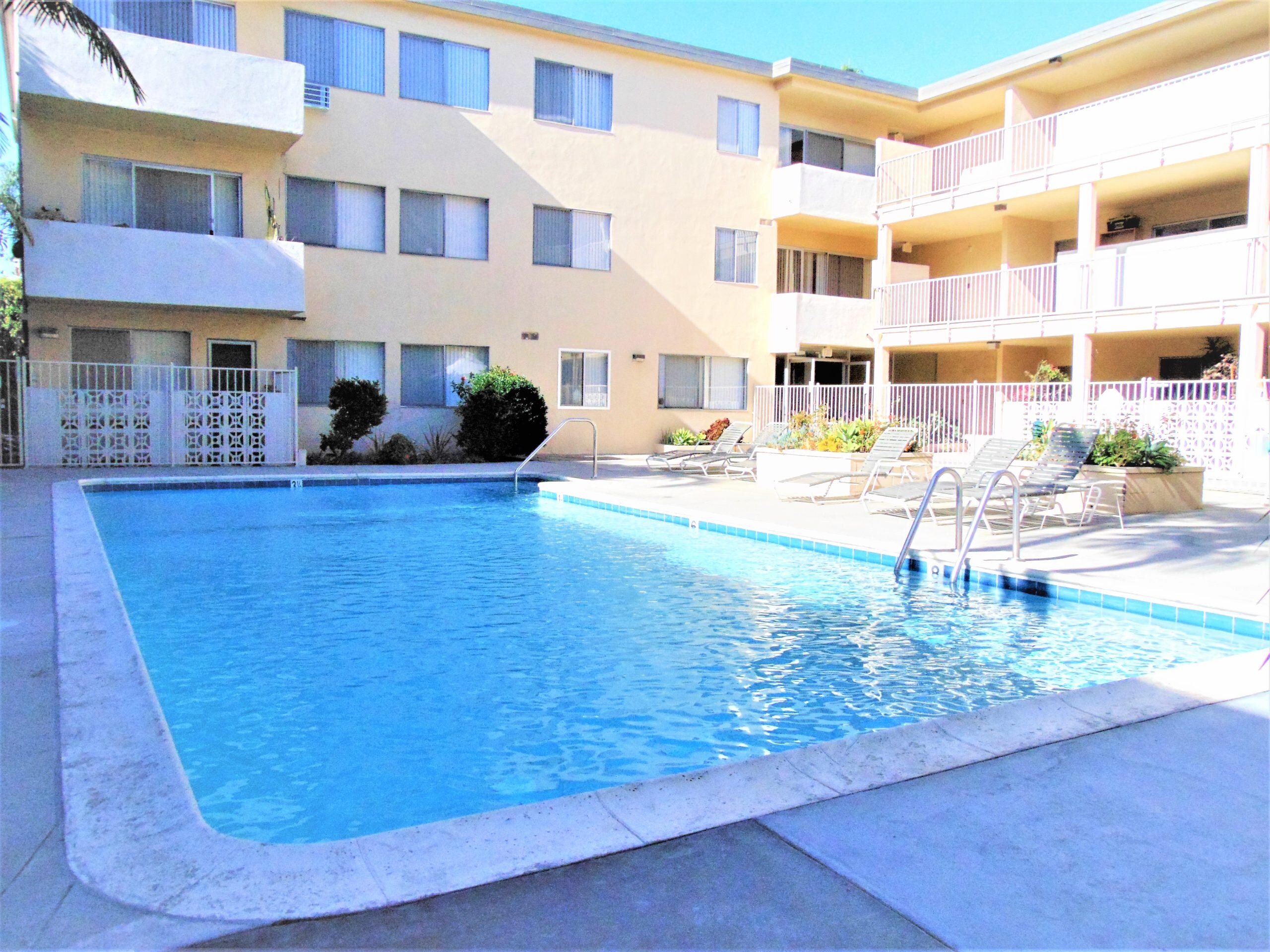 11692 Chenault Apartments Amenities