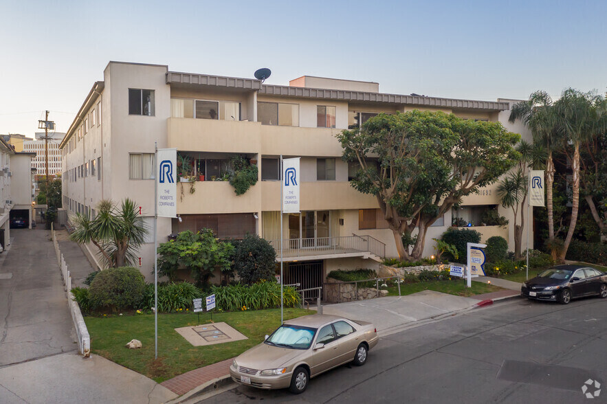 11692 Chenault Apartments exterior