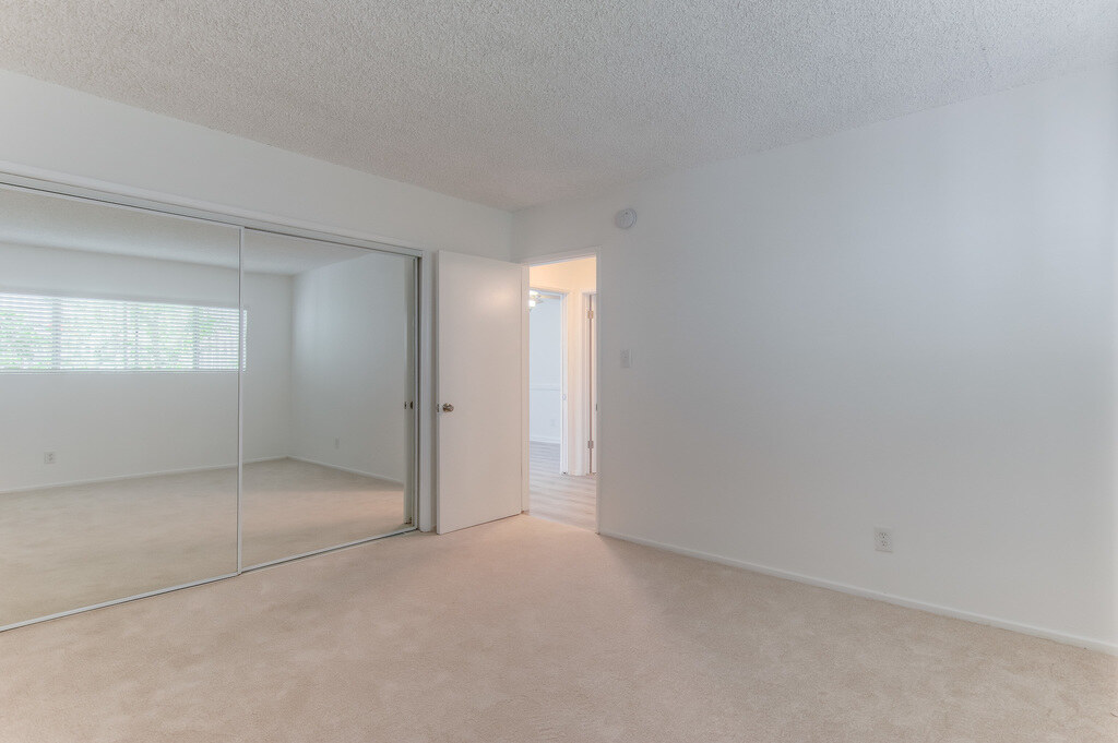 11815 Mayfield Apartments exterior