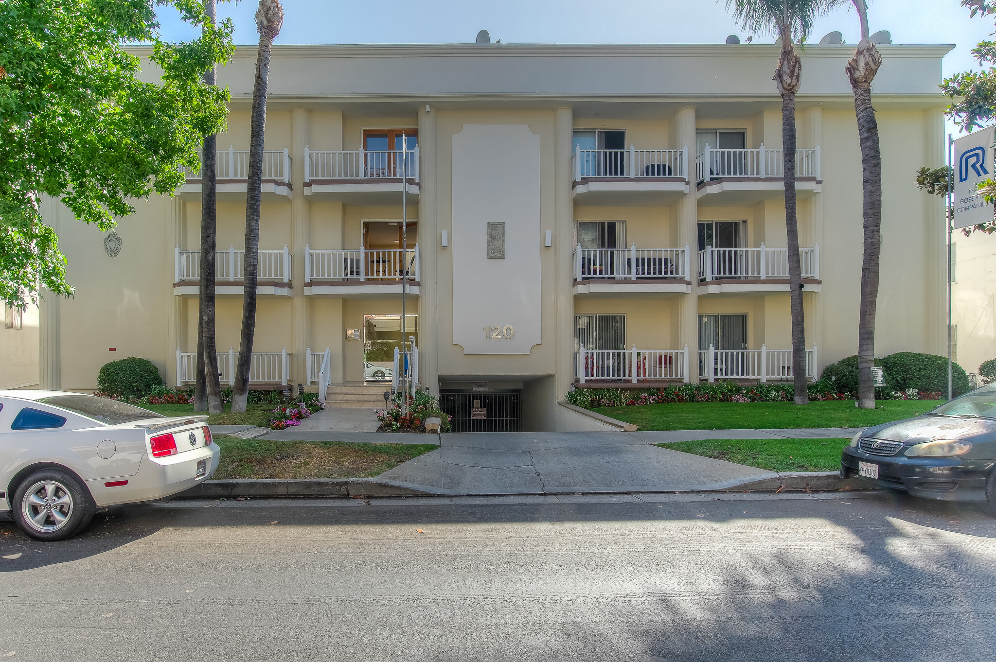 120 Swall Apartments exterior