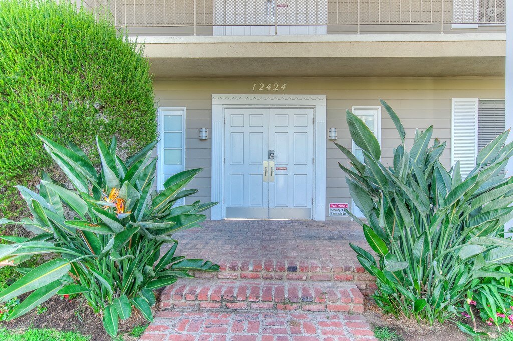12424 Texas Apartments exterior