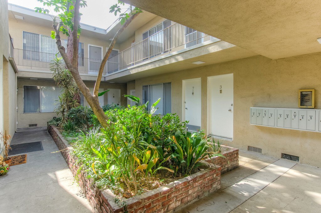 12424 Texas Apartments Exterior