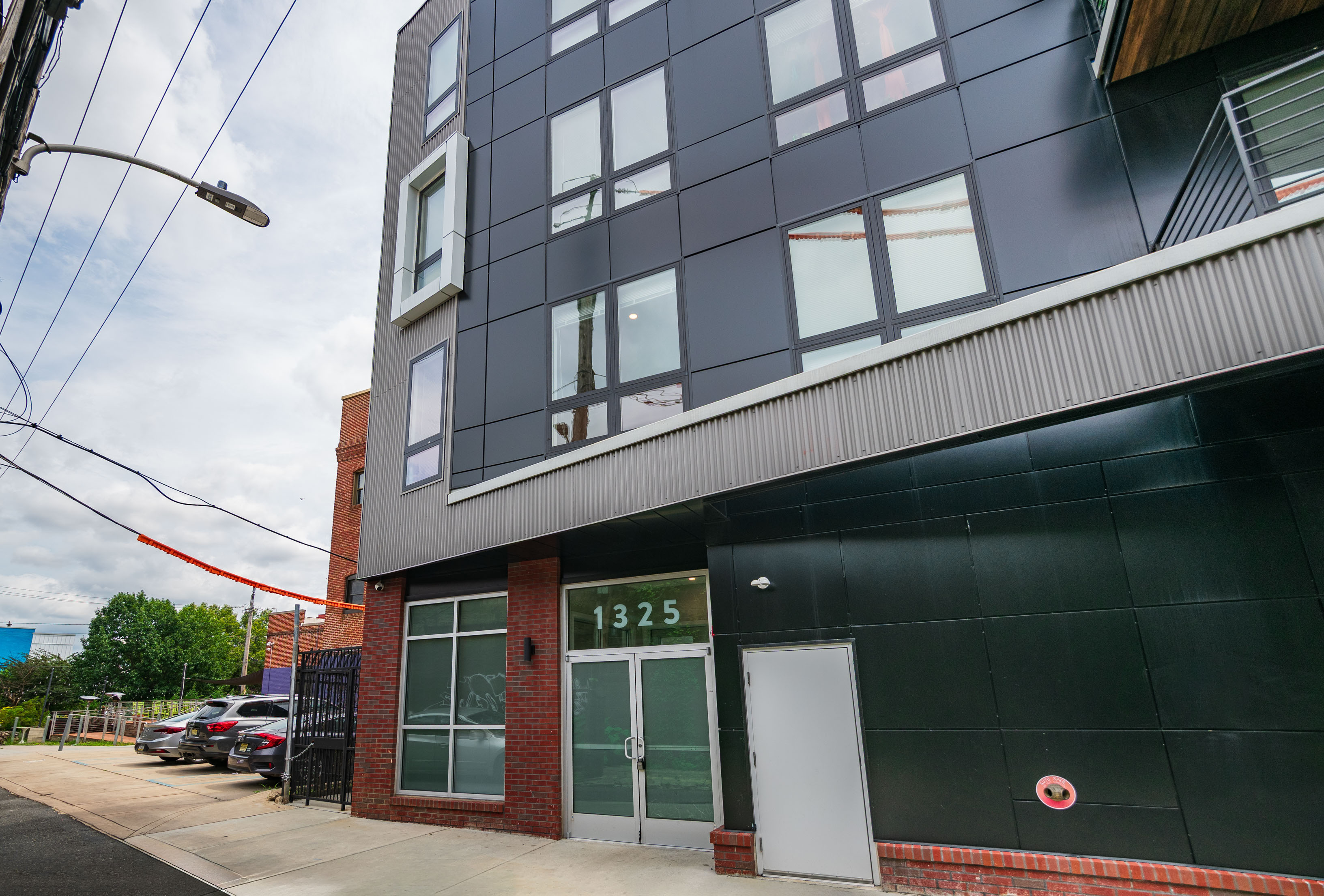 1325 N Lee Street exterior