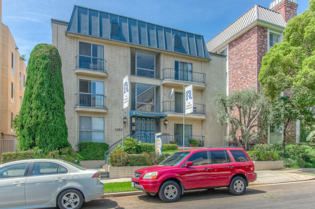 1385 Kelton Apartments Amenities