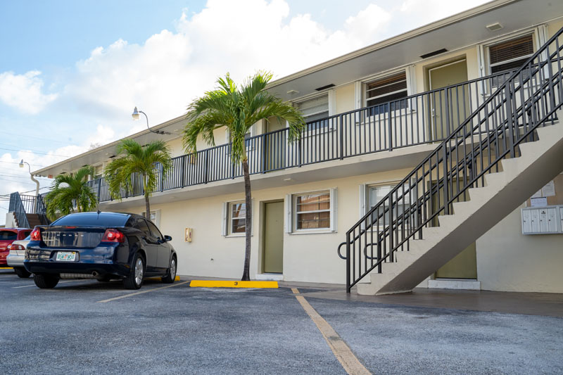 1425 West 28 Street Apartments exterior