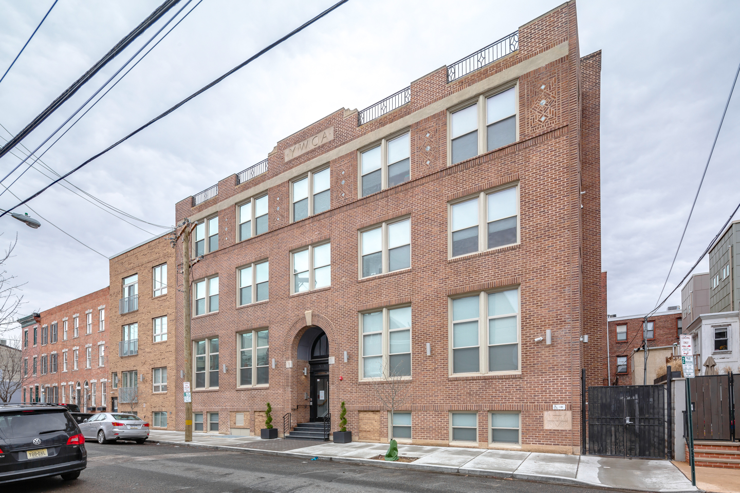 1607 Catharine Street Exterior