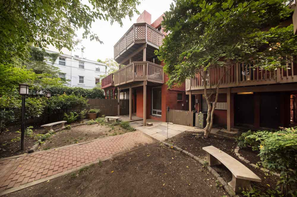 1634-38 Lombard Street exterior