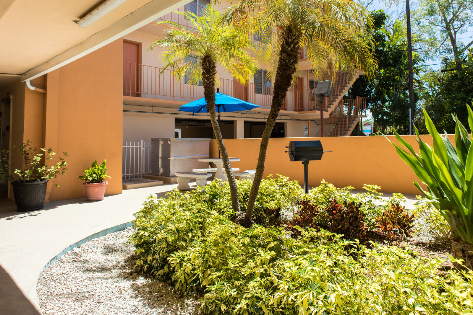 1700 Building Apartments Amenities