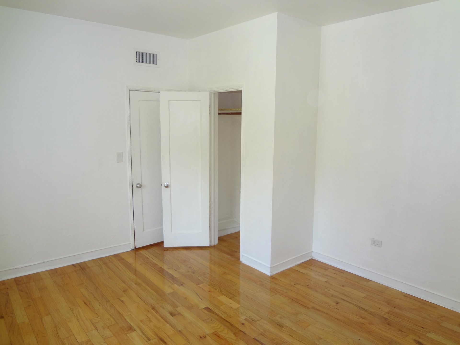 1895 Coral Way Apartments Amenities