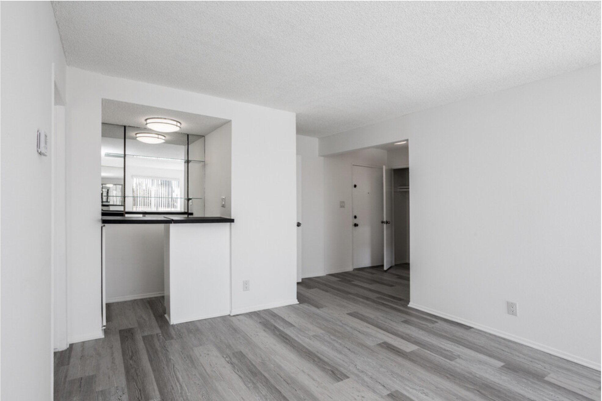 2035 Dracena Apartments exterior