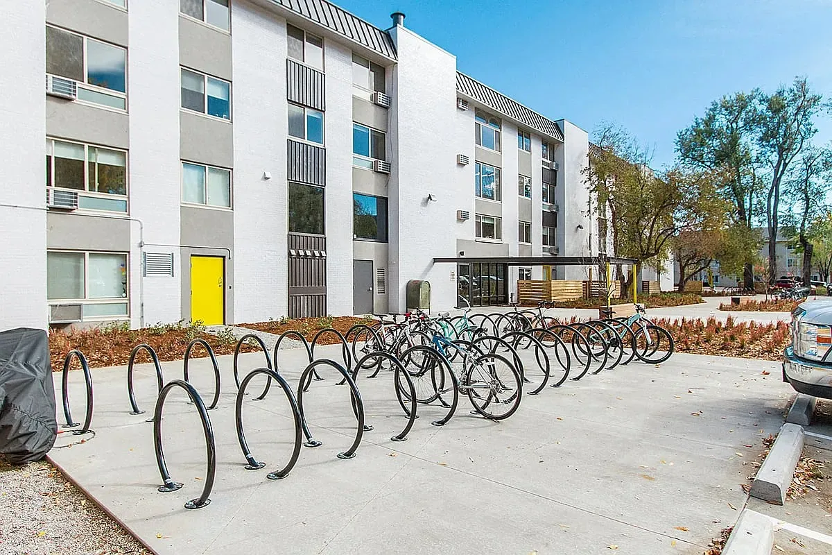 2121 Canyon exterior