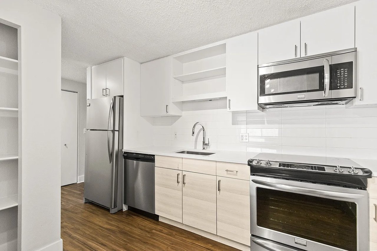 2121 Canyon exterior