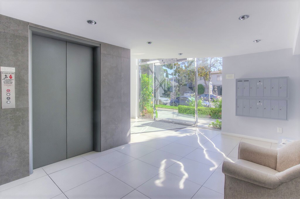 221 Doheny Apartments Amenities