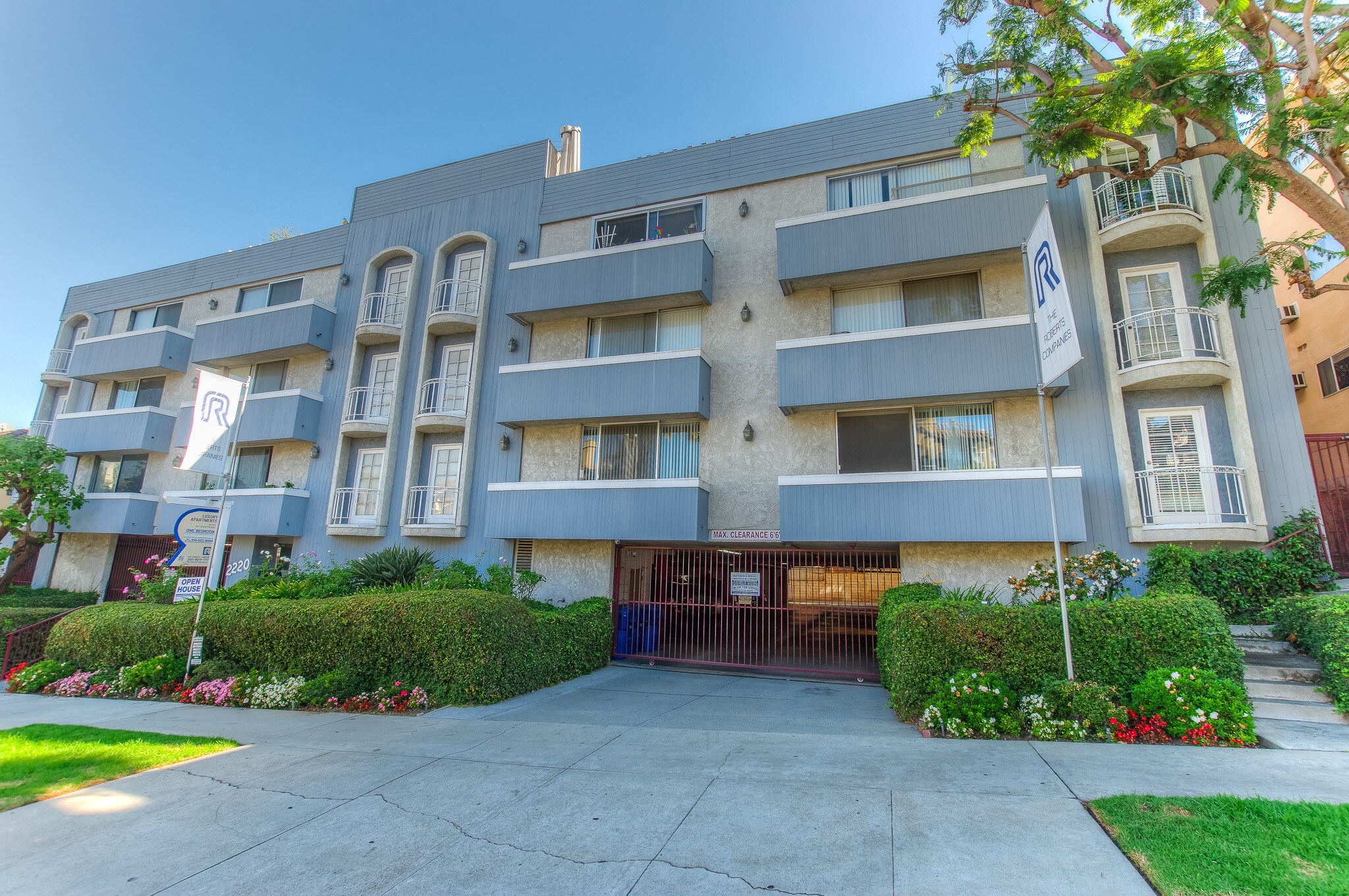 2220 Beverly Glen Apartments Amenities