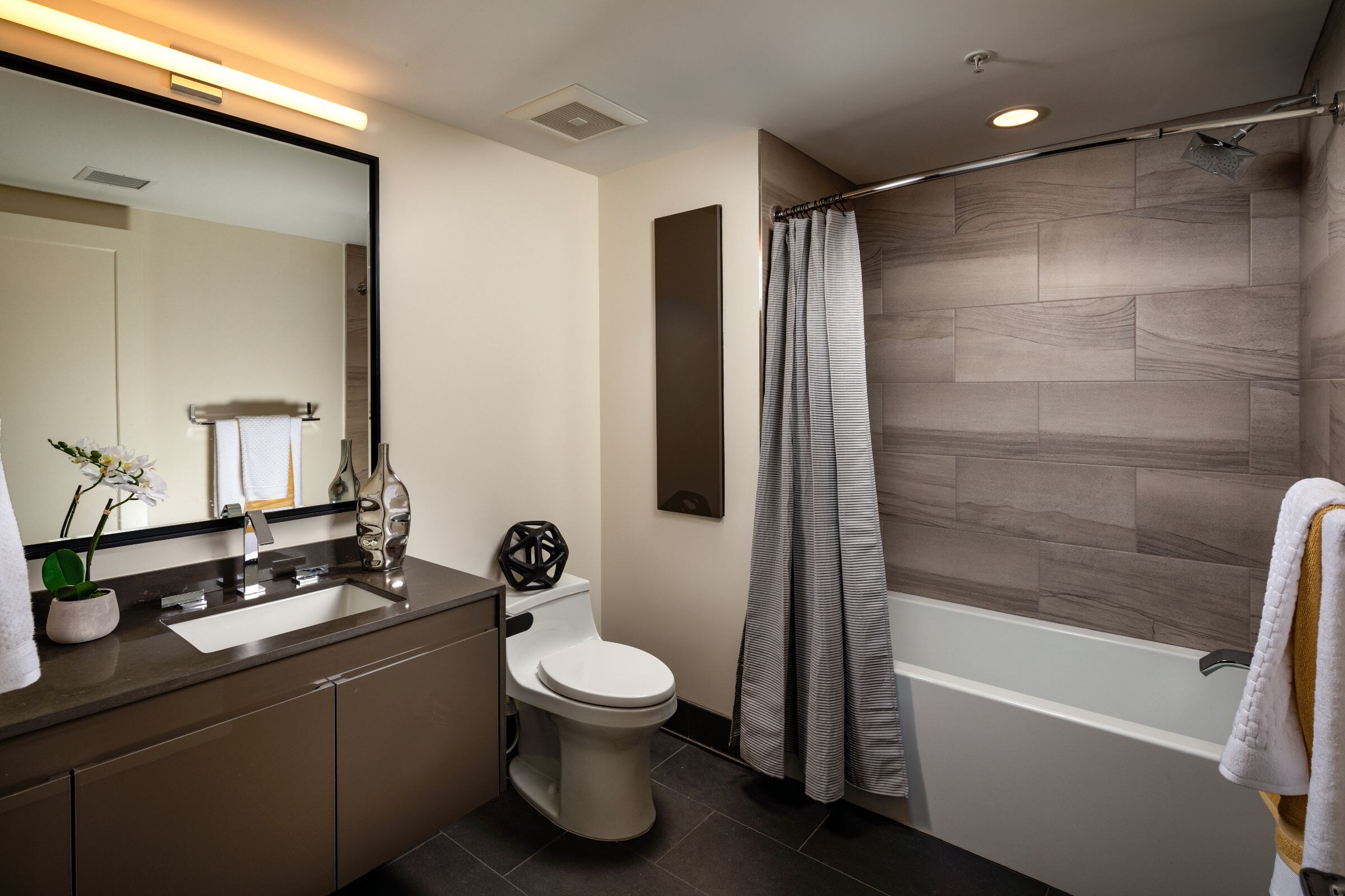 2300 Wilshire Amenities