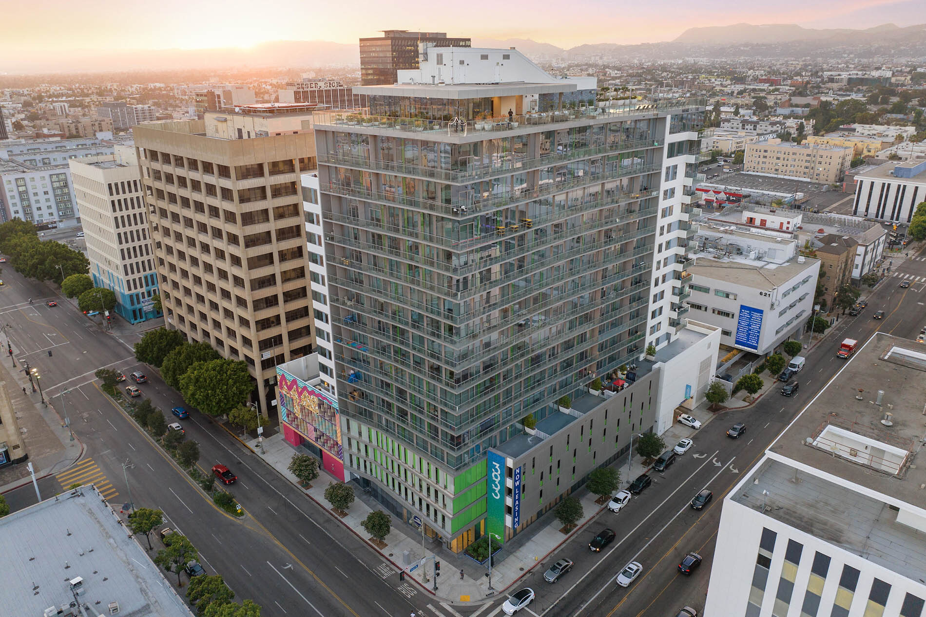 3033 Wilshire Exterior