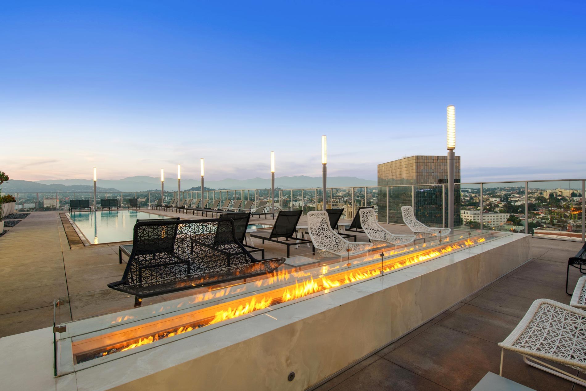 3033 Wilshire Amenities