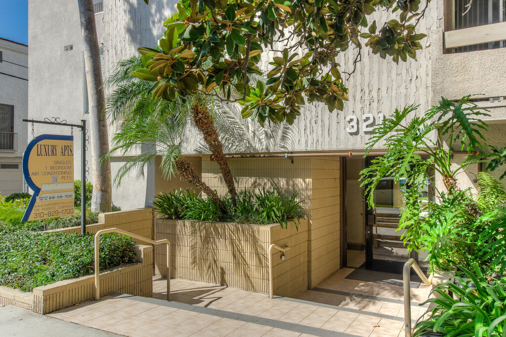 321 Sherbourne Apartments exterior