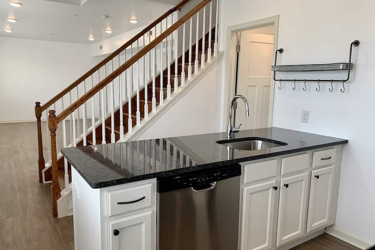 4114 Lauriston St. Amenities