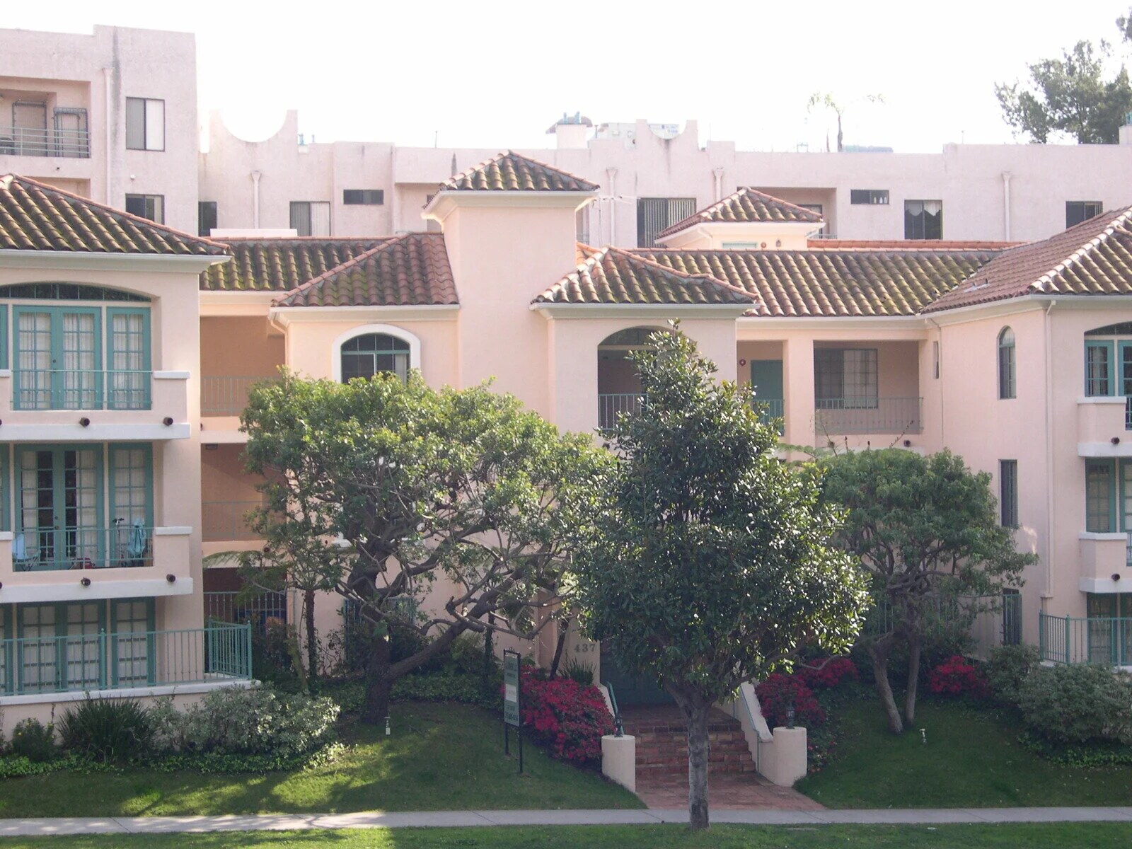 437 Gayley Amenities