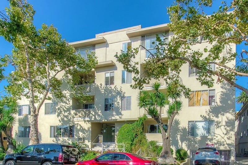 443 Oakhurst Apartments Exterior