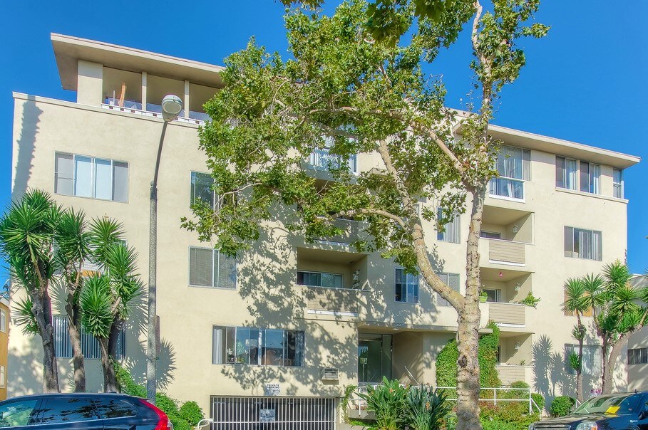 443 Oakhurst Apartments exterior