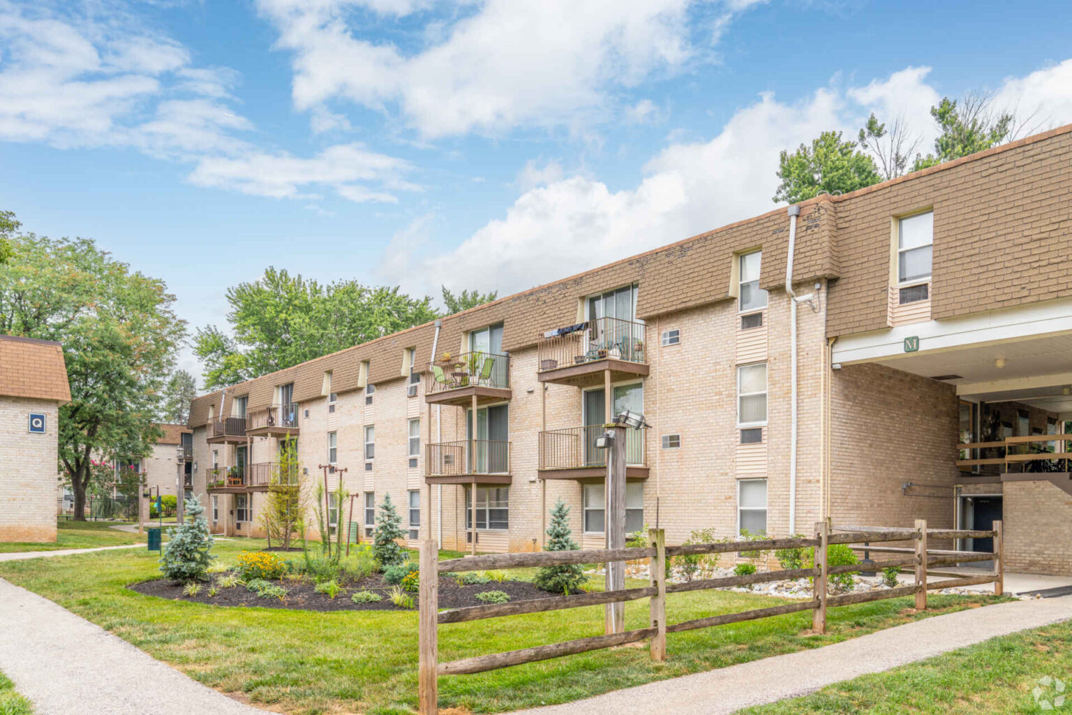 450 Green Apartments exterior