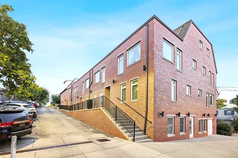 4539 Mitchell St. exterior