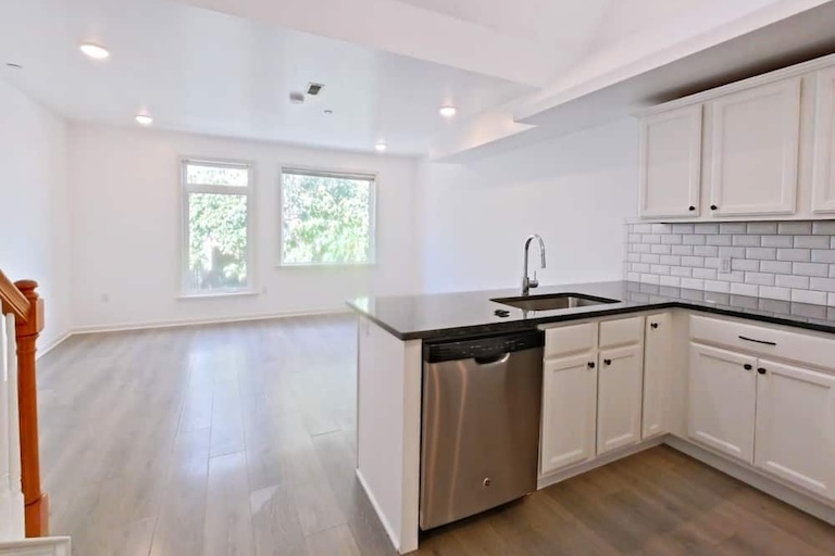 4539 Mitchell St. Amenities