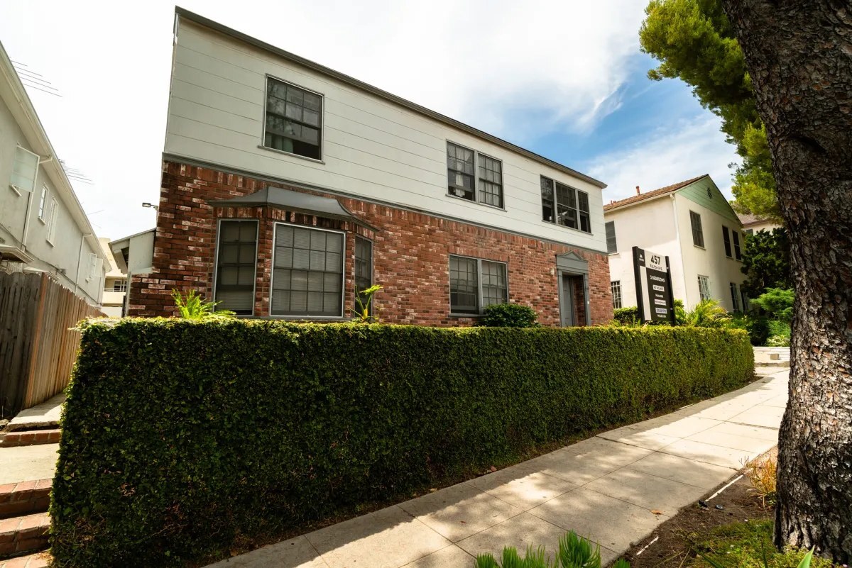 457-459 Kelton Ave exterior