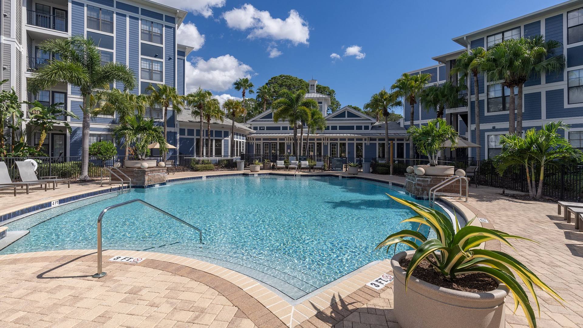 5 West Apartments Amenities