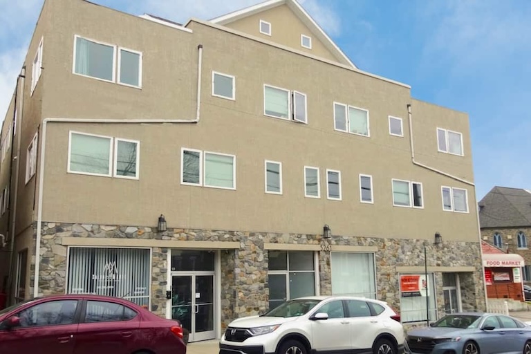 5261 Ridge Ave. Amenities
