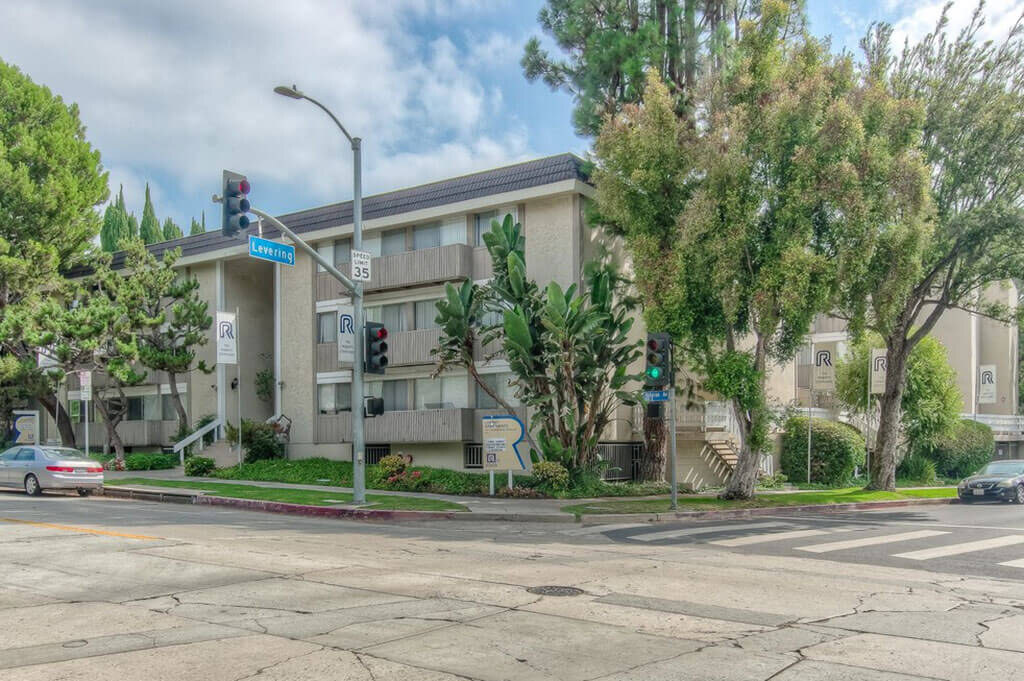 550 Veteran Apartments Exterior