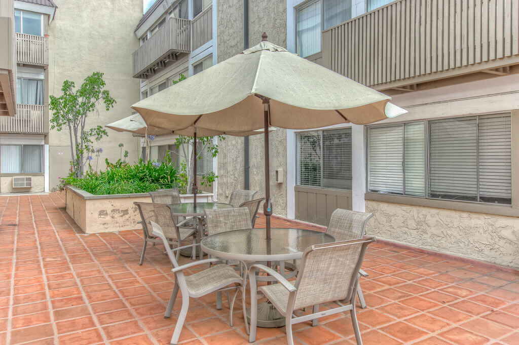 550 Veteran Apartments exterior