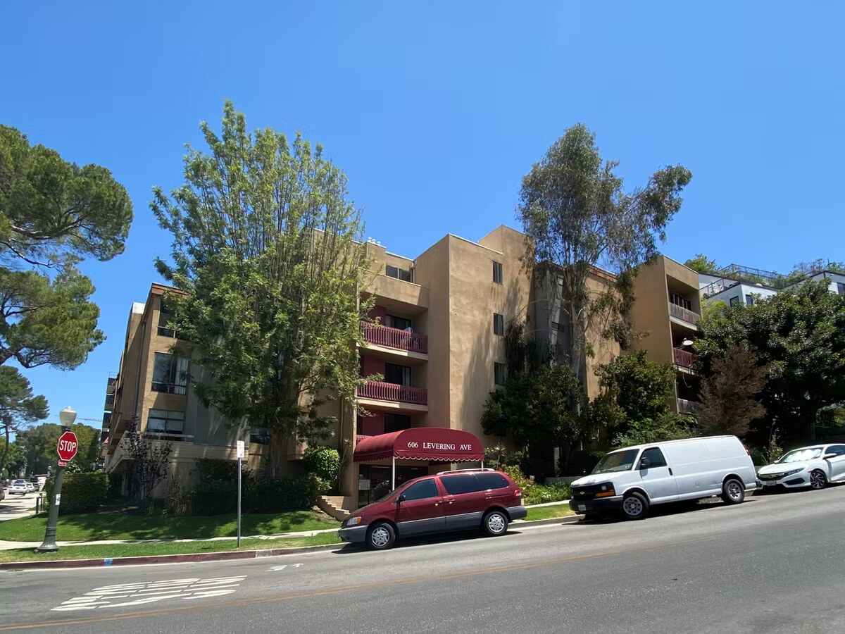 606 Levering Amenities