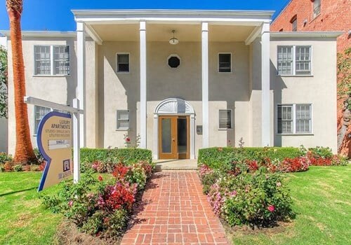 615 Cochran Apartments Exterior
