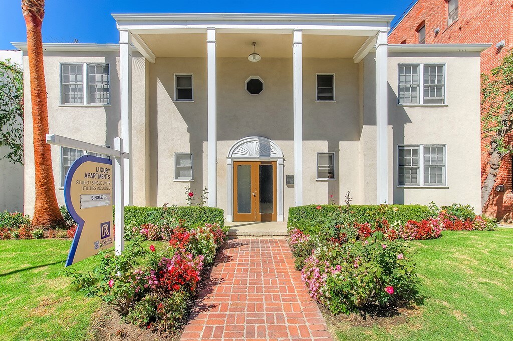 615 Cochran Apartments exterior