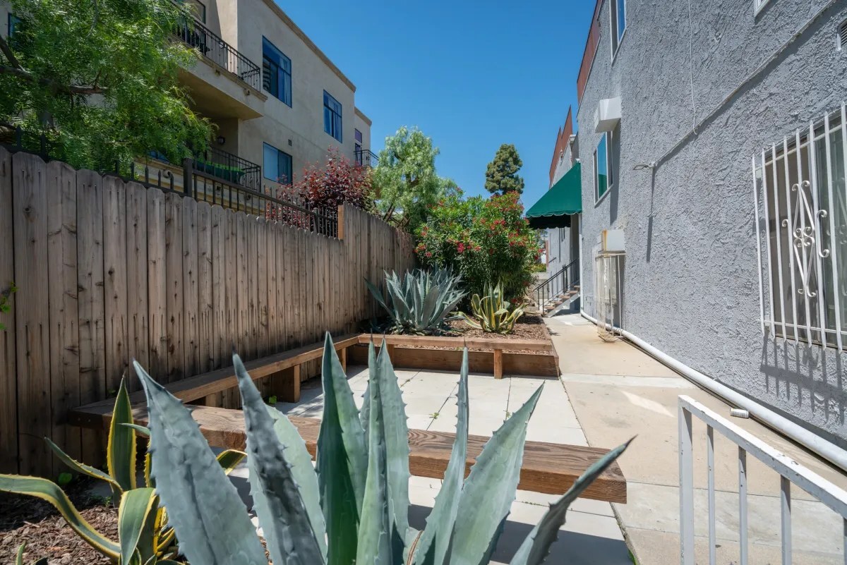 641 Gayley Ave exterior