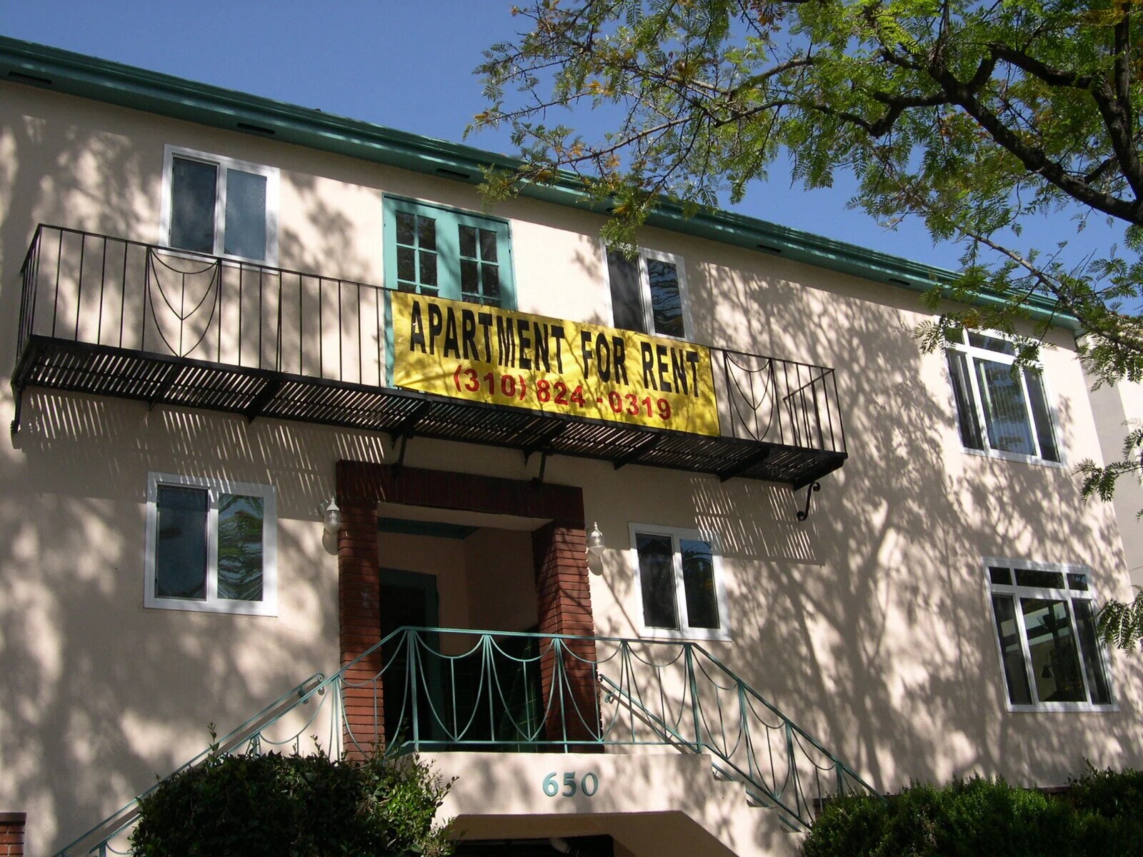 650 Landfair exterior