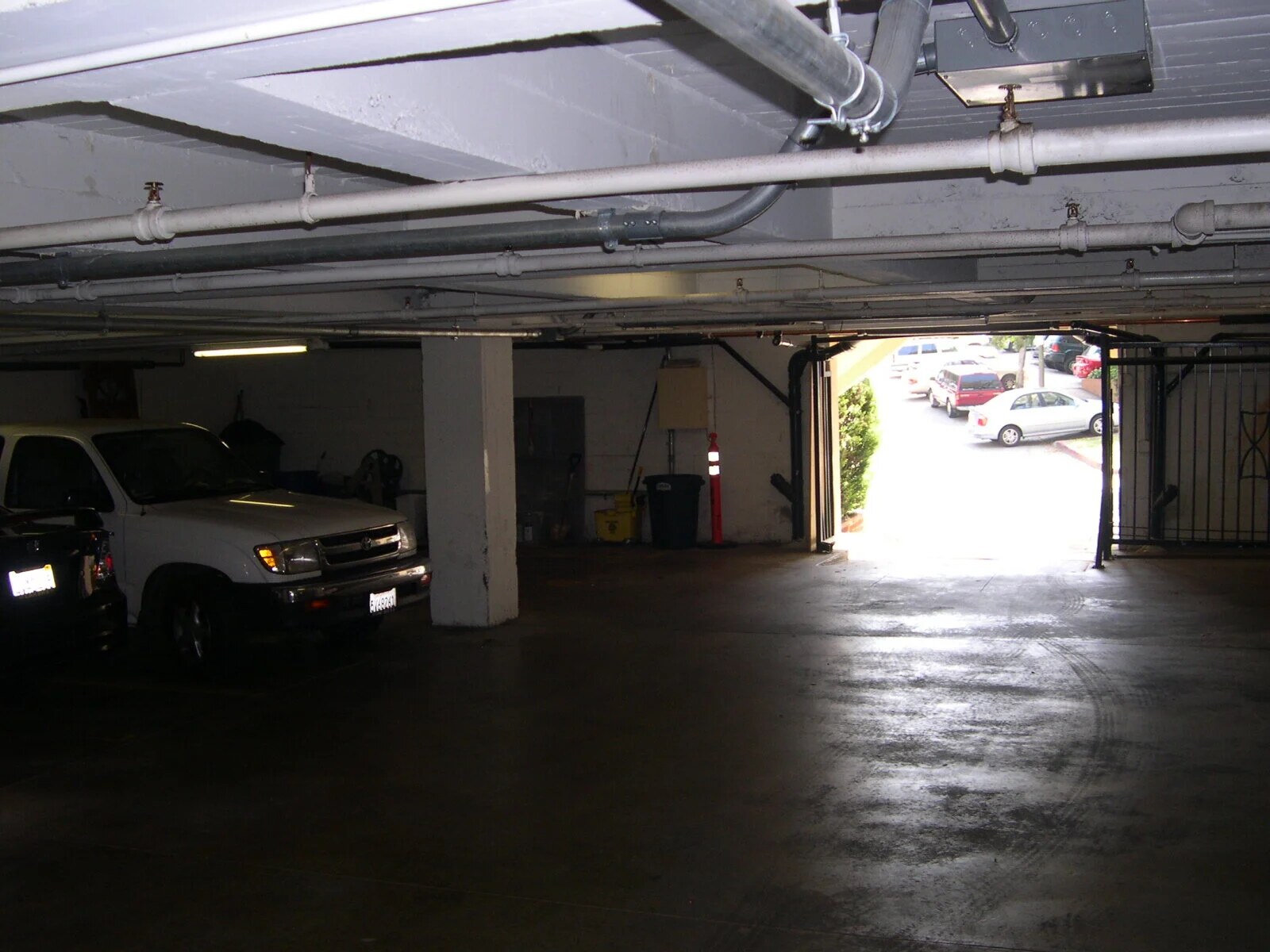 650 Landfair Amenities