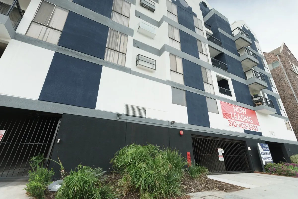 747 Gayley Ave exterior