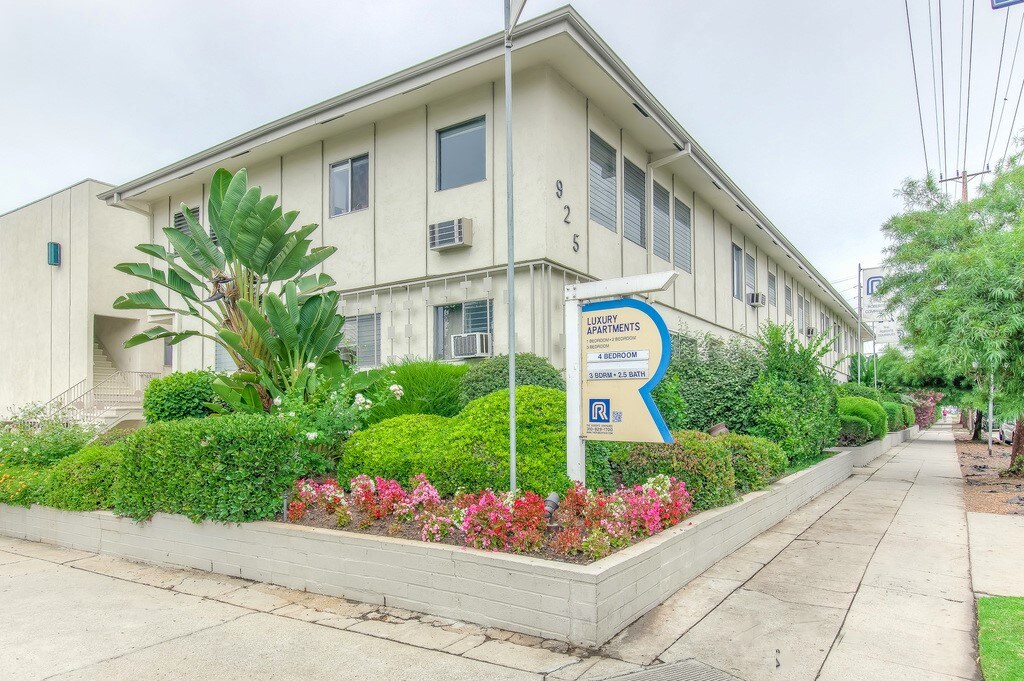 925 Barrington Apartments Amenities