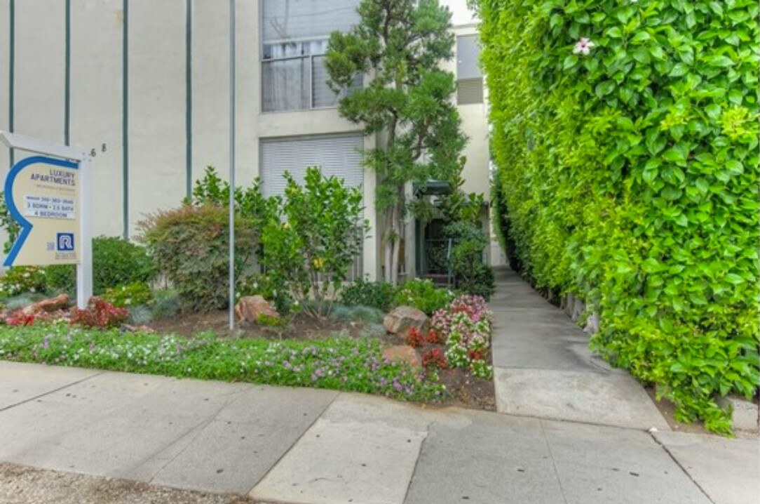968 Barrington Apartments Exterior