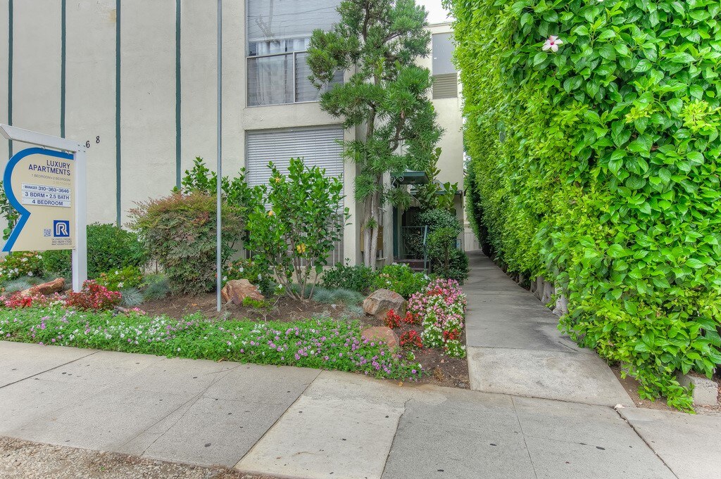 968 Barrington Apartments exterior