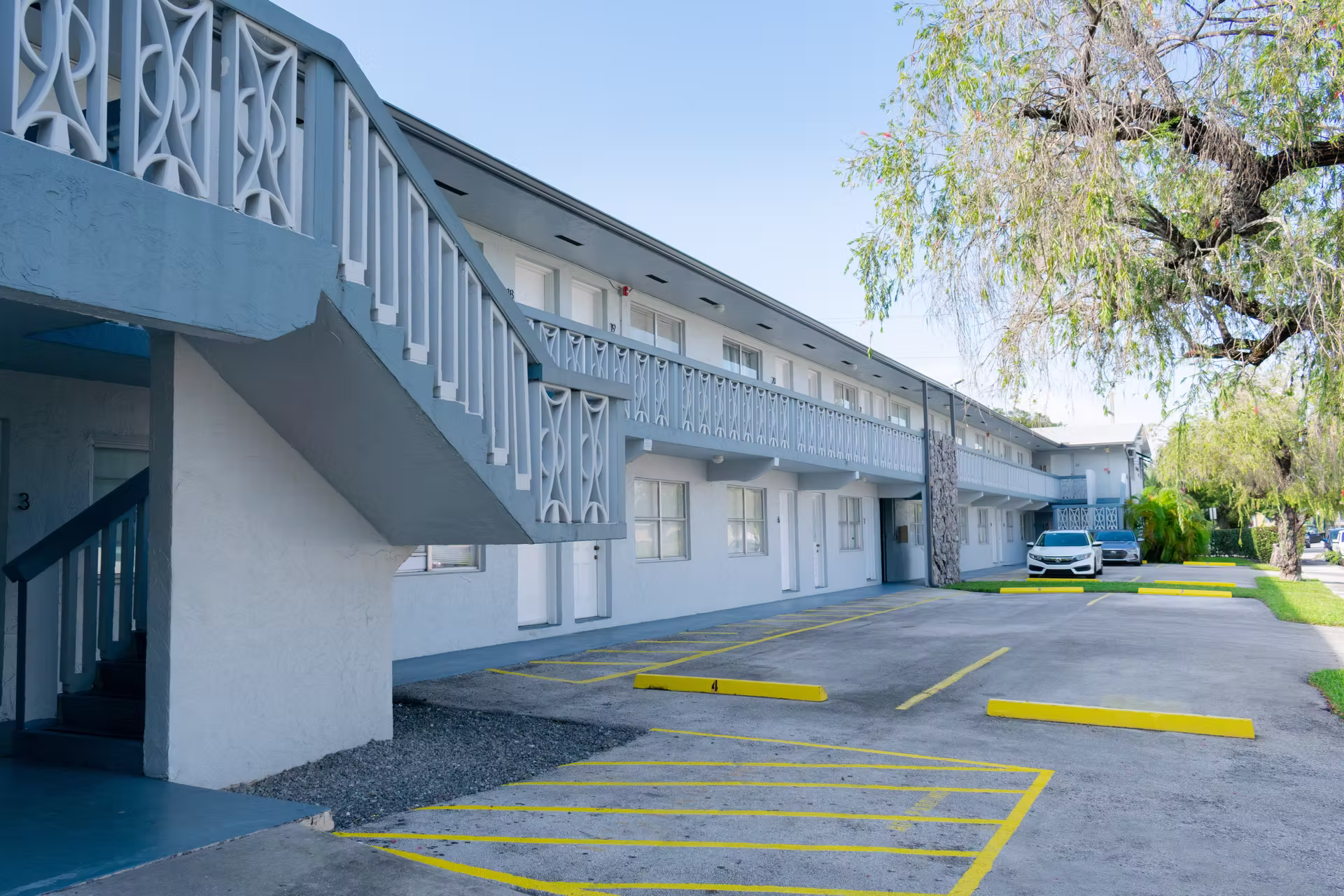 Airport Manor Apartments exterior