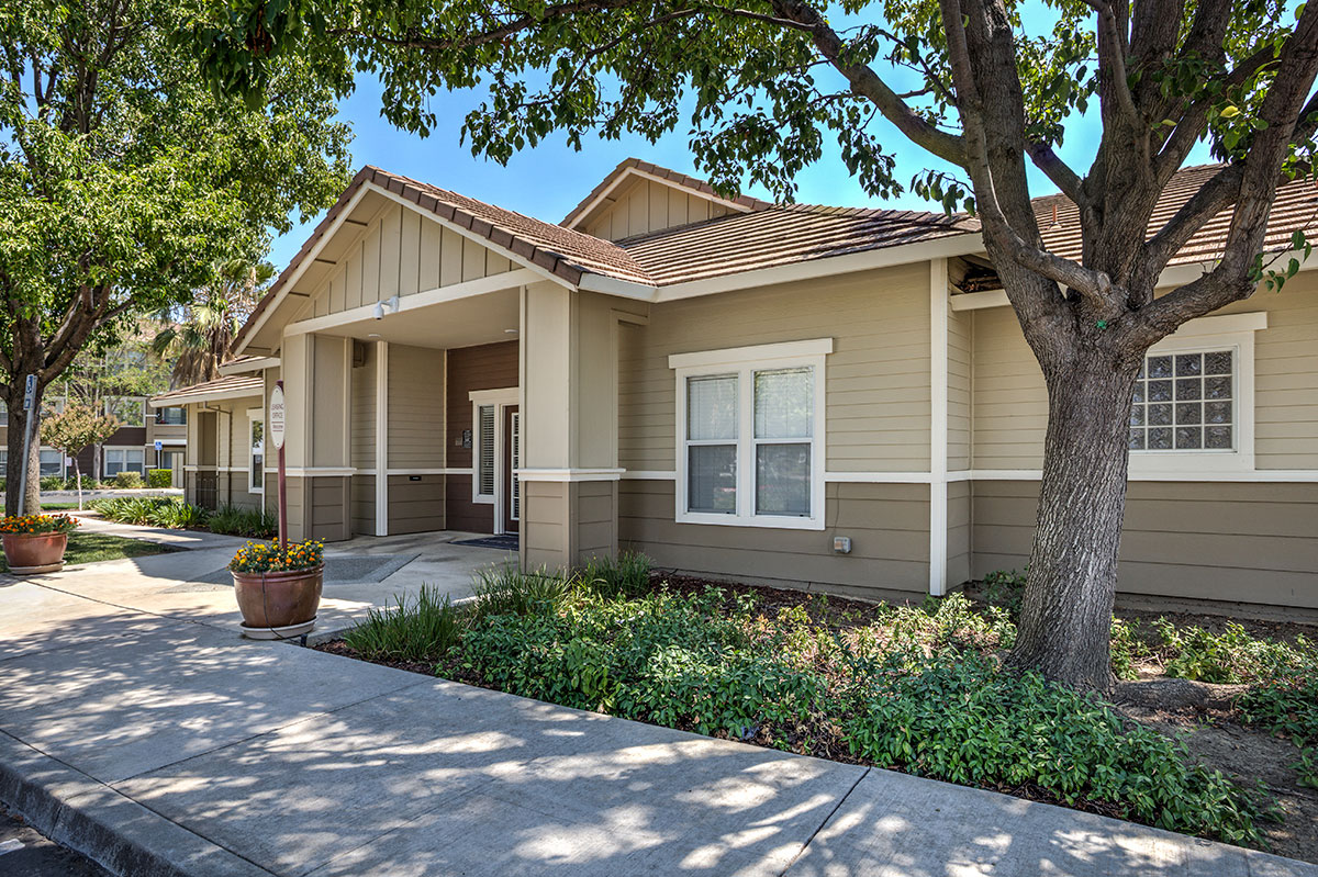 Alhambra at Mace Ranch Amenities