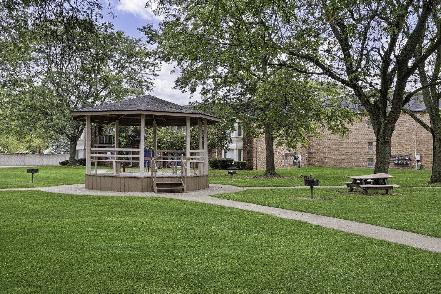 Arbor Circle Apartments exterior