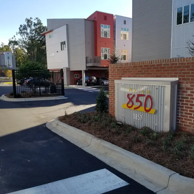Arive 850 Amenities